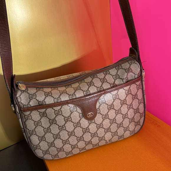 Gucci GG logo crossbody bag a beautiful and clean Gucci bag - Picture 6 of 17